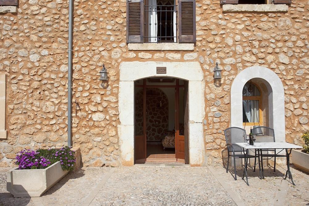 Es Quatre Cantons Farm stay